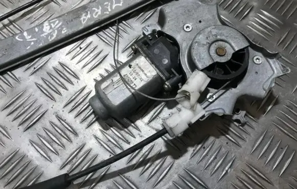 Nissan Almera N16 Front door window regulator motor 400600t2
