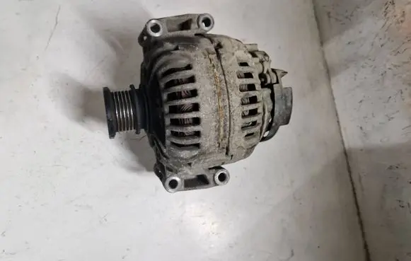Mercedes-Benz Vito Viano W639 Generator/alternator A0131542102 0124625022
