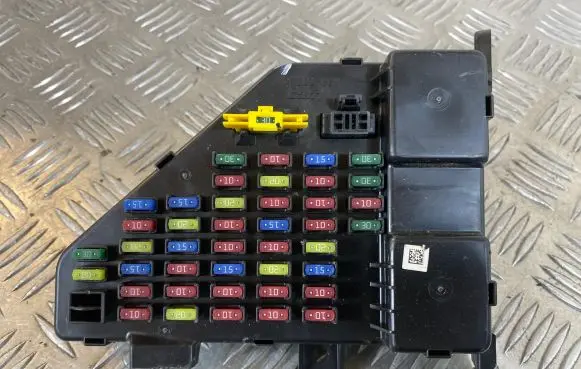 Hyundai Tucson JM Fuse module 911102E001 08291D AK7075A