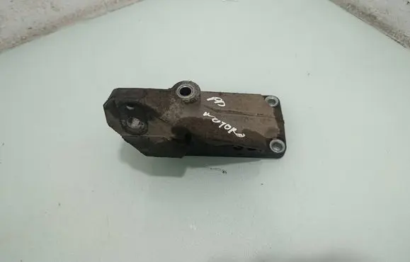 Lexus GS 250 350 300H 450H Engine mounting bracket 10100