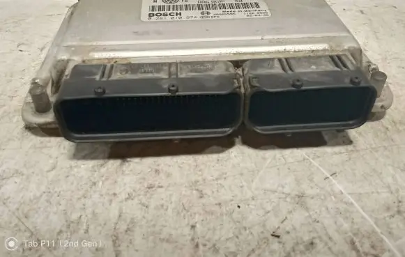 Volkswagen PASSAT B7 Engine control unit/module 038906019AT 28SA5595 0281010974