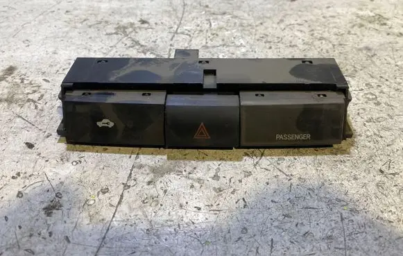 Toyota Corolla Verso AR10 Hazard light switch 153965
