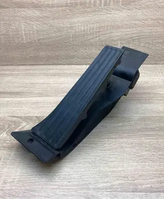 BMW 5 E60 E61 Accelerator throttle pedal 6772645 25916010