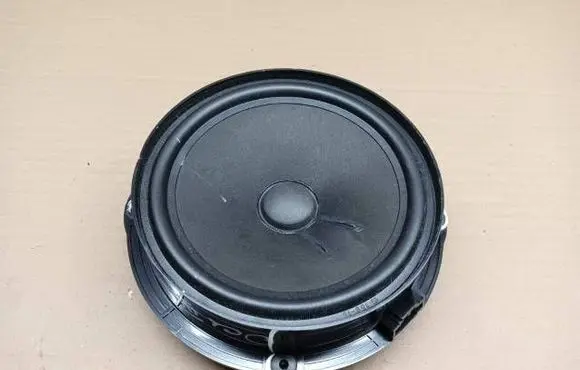 Skoda Octavia Mk3 (5E) Front door speaker 5E0035411A