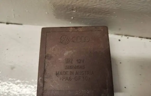 Audi A4 S4 B5 8D Other relay 4B0955531E PA6GF30 A270901