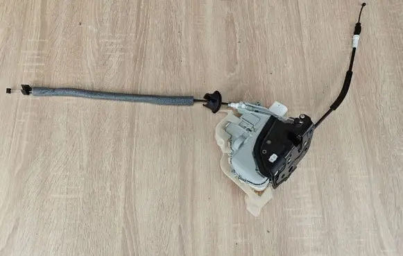 Audi A6 S6 C7 4G Front door lock 8J1837015E