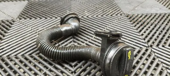 Audi Q7 4M Oil fill pipe 4M0115301