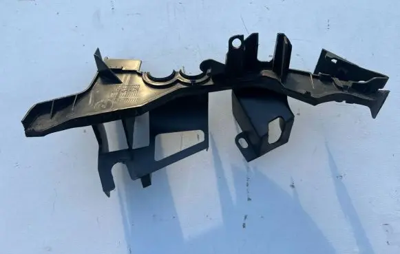 Mercedes-Benz C W205 Other engine bay part a205831180
