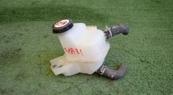 Toyota Yaris XP210 Coolant expansion tank/reservoir 