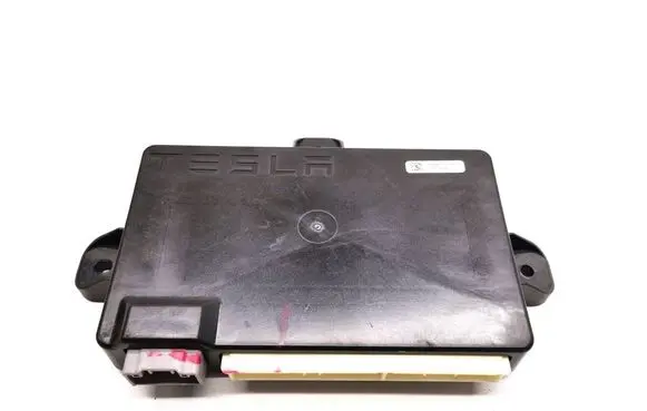 Tesla Model X Door control unit/module 1045490-10-F