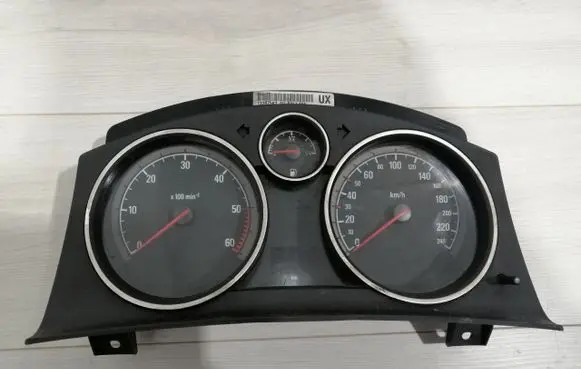 Opel Zafira B Speedometer (instrument cluster) 13267567