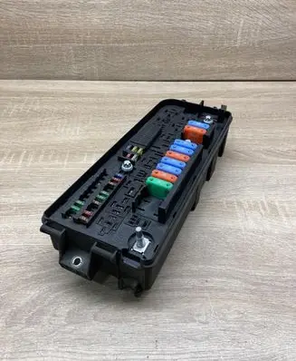 Opel Signum Fuse module 13144709