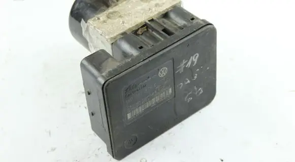 Volkswagen Golf V ABS Pump 1K0907379E 1K0614517C