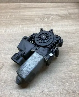 Audi A4 S4 B5 8D Rear door window regulator motor 119024114 05071941