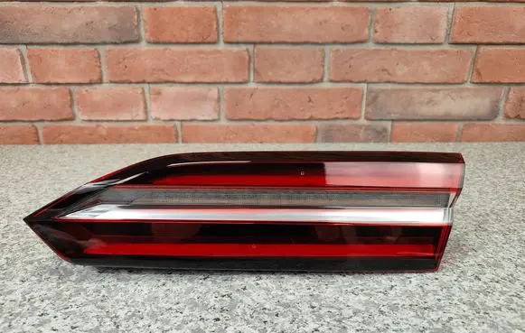 Tailgate rear/tail lights
