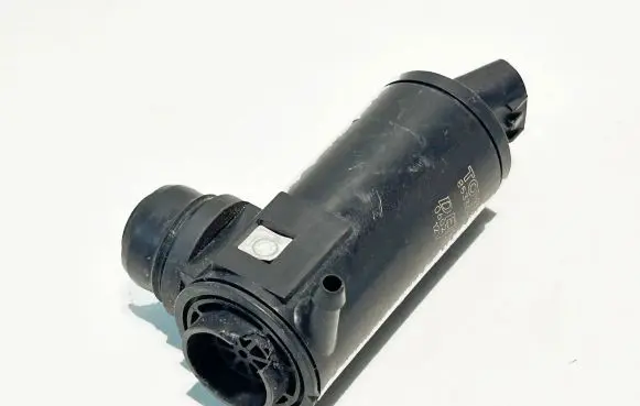 Toyota Camry VIII XV70 Windscreen/windshield washer pump 8533033070 25035