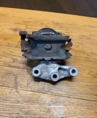 Citroen C3 Picasso Engine mount bracket 9681706580 08118168G