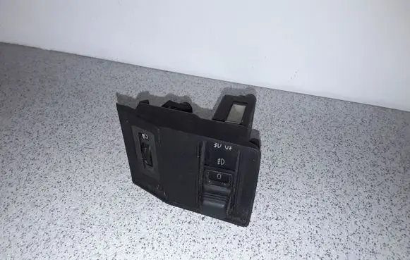 Fog light switch