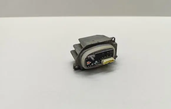 BMW 5 G30 G31 G38 LED ballast control module 10390110780 161113L
