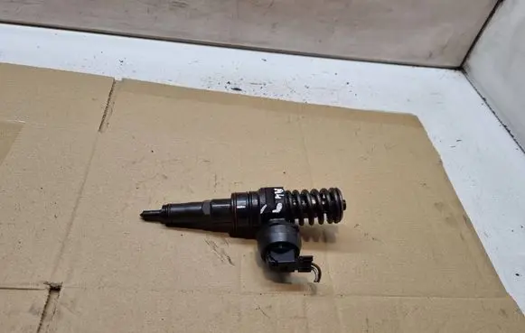 Audi A4 S4 B6 8E 8H Fuel injector 038130073AR
