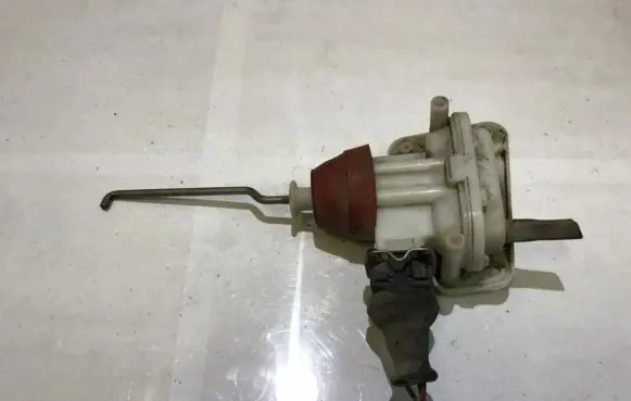 Audi 80 90 B3 Central locking vacuum pump 893862123