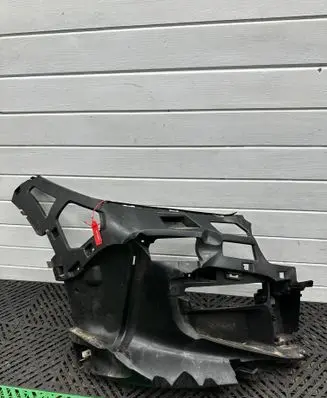 BMW 1 F40 Front bumper mounting bracket 8070938