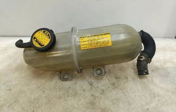 Lexus IS 220D-250-350 Coolant expansion tank/reservoir