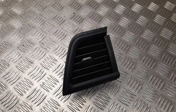 Nissan Primastar Dash center air vent grill 687508261R