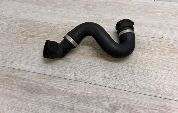 Volkswagen Touareg II Engine coolant pipe/hose 7P0122101A 3B0122291K 7P0122291