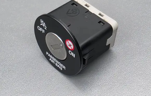 KIA Ceed Passenger airbag on/off switch 