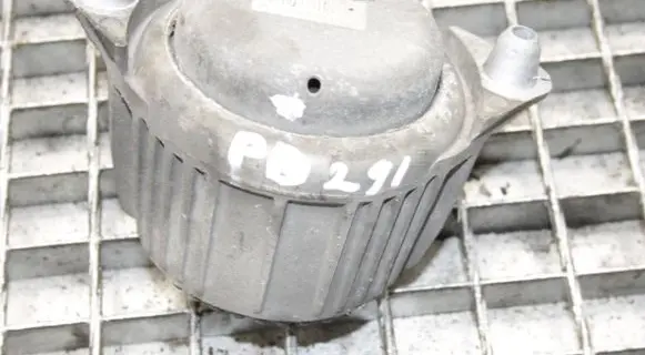 Mercedes-Benz C W204 Engine mount bracket A2042400417