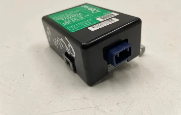 Toyota Prius (XW30) Door control unit/module 8974047031 61B663000
