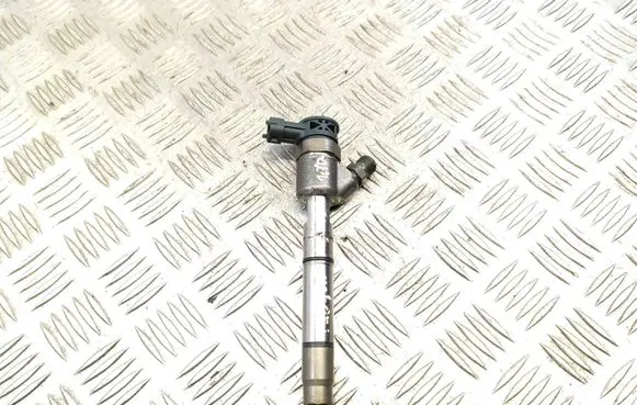 Hyundai Tucson TL Fuel injector 0445100589 338002A610