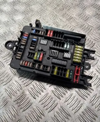 BMW 1 F20 F21 Fuse module 9261111
