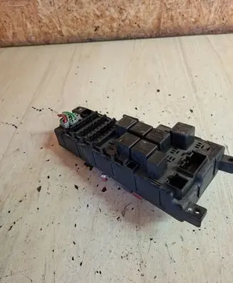 Volvo V70 Fuse box set 30728008 518828108