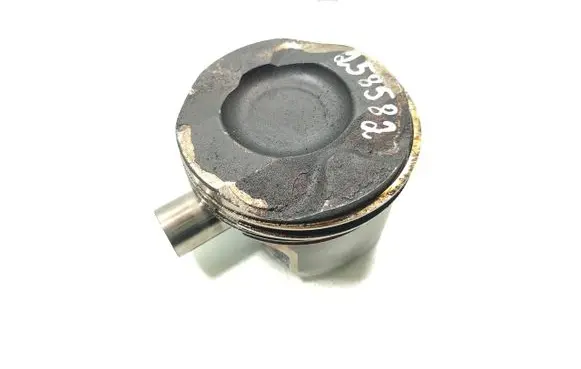 BMW 1 E81 E87 Piston 