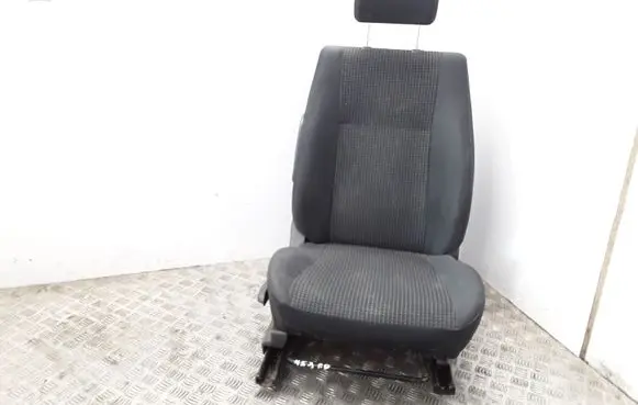 Suzuki Swift I Front driver seat 