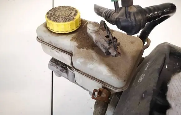 Skoda Fabia Mk1 (6Y) Brake fluid reservoir 