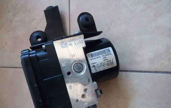Volvo V40 ABS Pump P31423315 NE60043