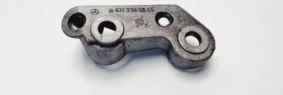 Mercedes-Benz C W203 Power steering pump mounting bracket A6112360045