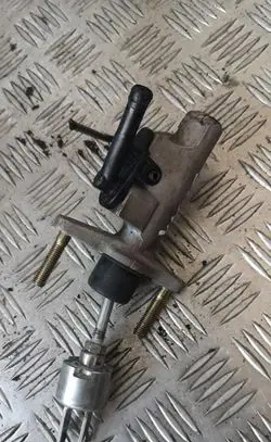 Toyota Yaris Clutch slave cylinder 