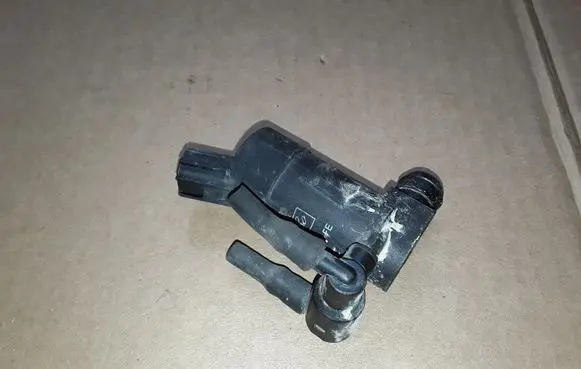 Ford Focus Windscreen/windshield washer pump 1S7117K624FE T655C