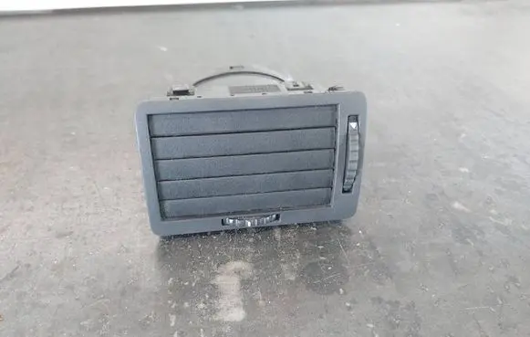 Skoda Octavia Mk1 (1U) Dash center air vent grill 1U1819701