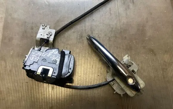 KIA Sportage Front door lock 813203U020