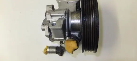 Mercedes-Benz Vito Viano W638 Power steering pump 0024667001