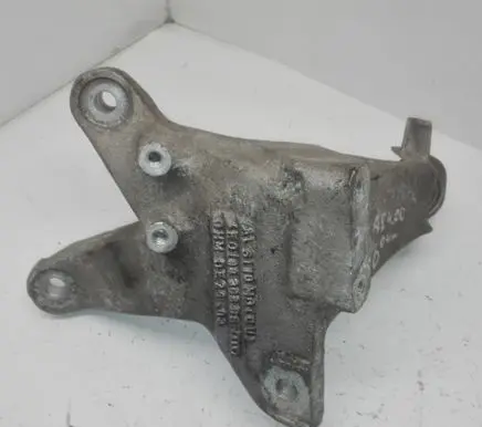 Audi A8 S8 D3 4E Engine mounting bracket 4E0199308BB