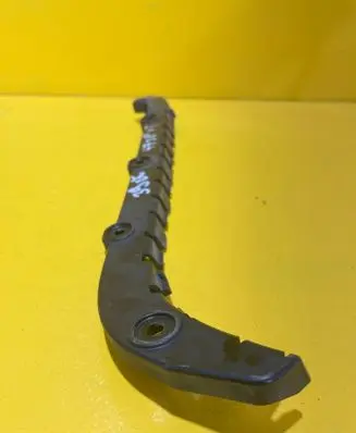 Rear bumper mounting bracket