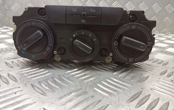 Skoda Octavia Mk2 (1Z) Interior fan control switch 