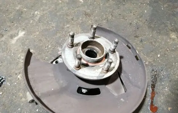 Opel Insignia A Front wheel hub