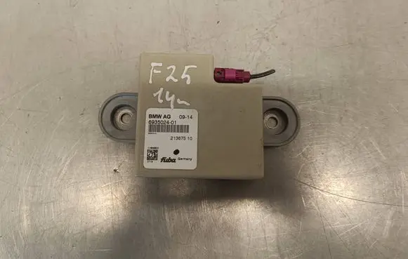 BMW X3 F25 Aerial antenna amplifier 6935024 21367510 11896900